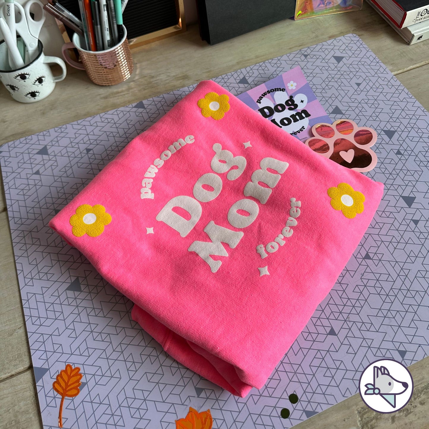 Pawsome Dog Mom FOREVER Matching Set | Sudadera + ¡UNA Bandana de REGALO que hace match! 🌸